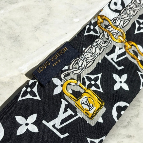 Louis Vuitton Silk Monogram Confidential Bandeau Black Scarf - Picture 4 of 9